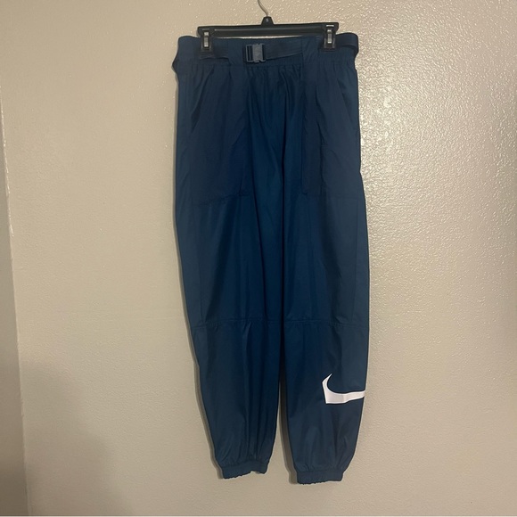 NWT Nike Navy Joggers with detachable belt Size Medium - Picture 4 of 10